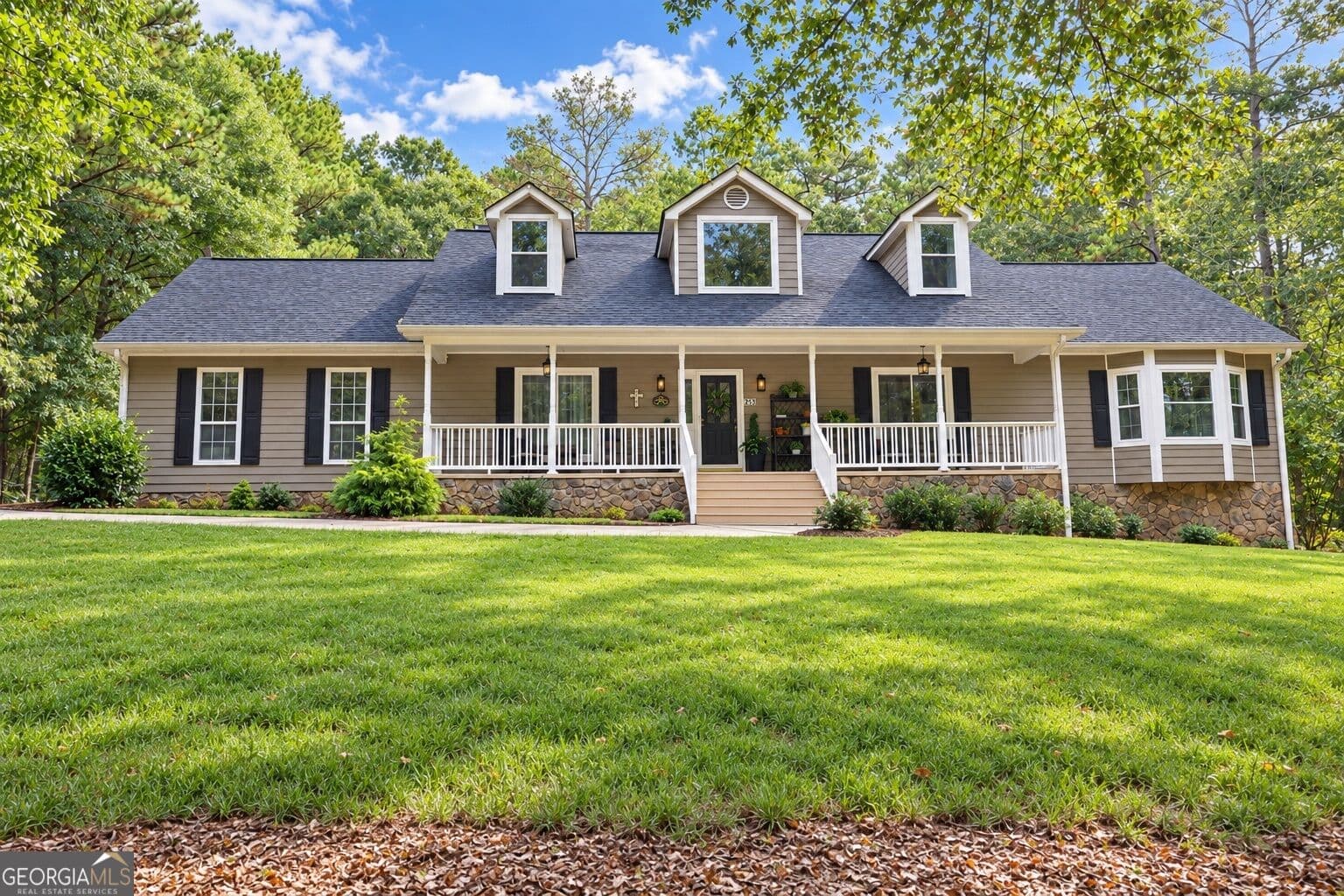 6 bedroom, 4 bathroom, 4,452 sq ft single family residence for sale at 85 Allie Drive, Mcdonough, GA 30252 — photo 2