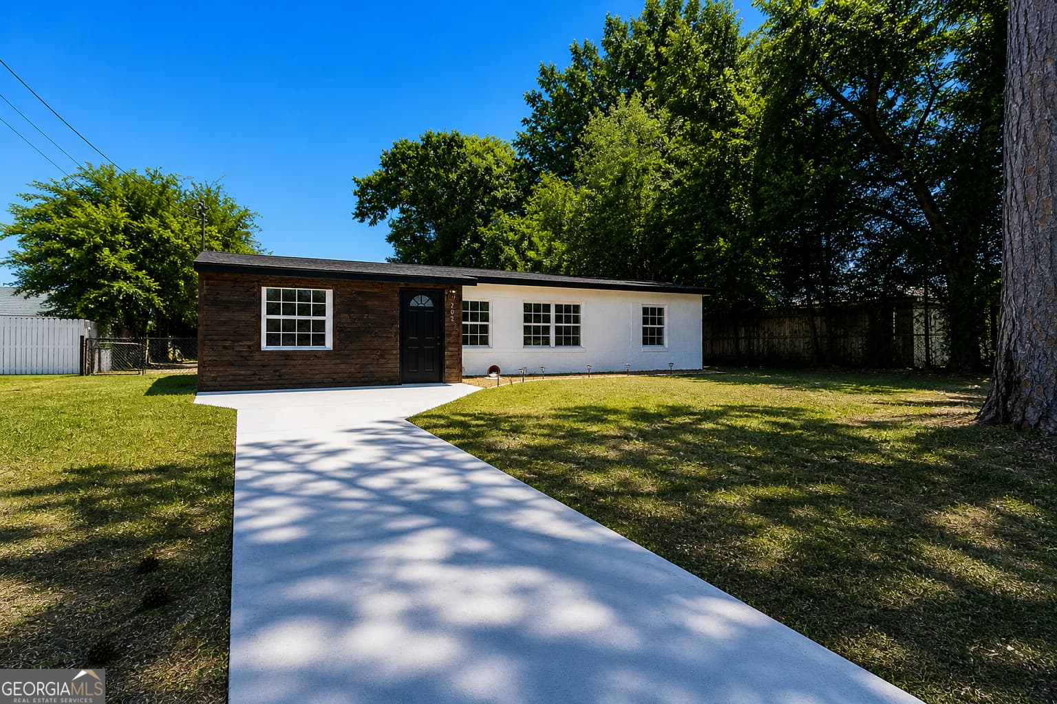 3 bedroom, 2 bathroom, 1,115 sq ft single family residence sold at 202 Elmwood Street, Warner Robins, GA 31093