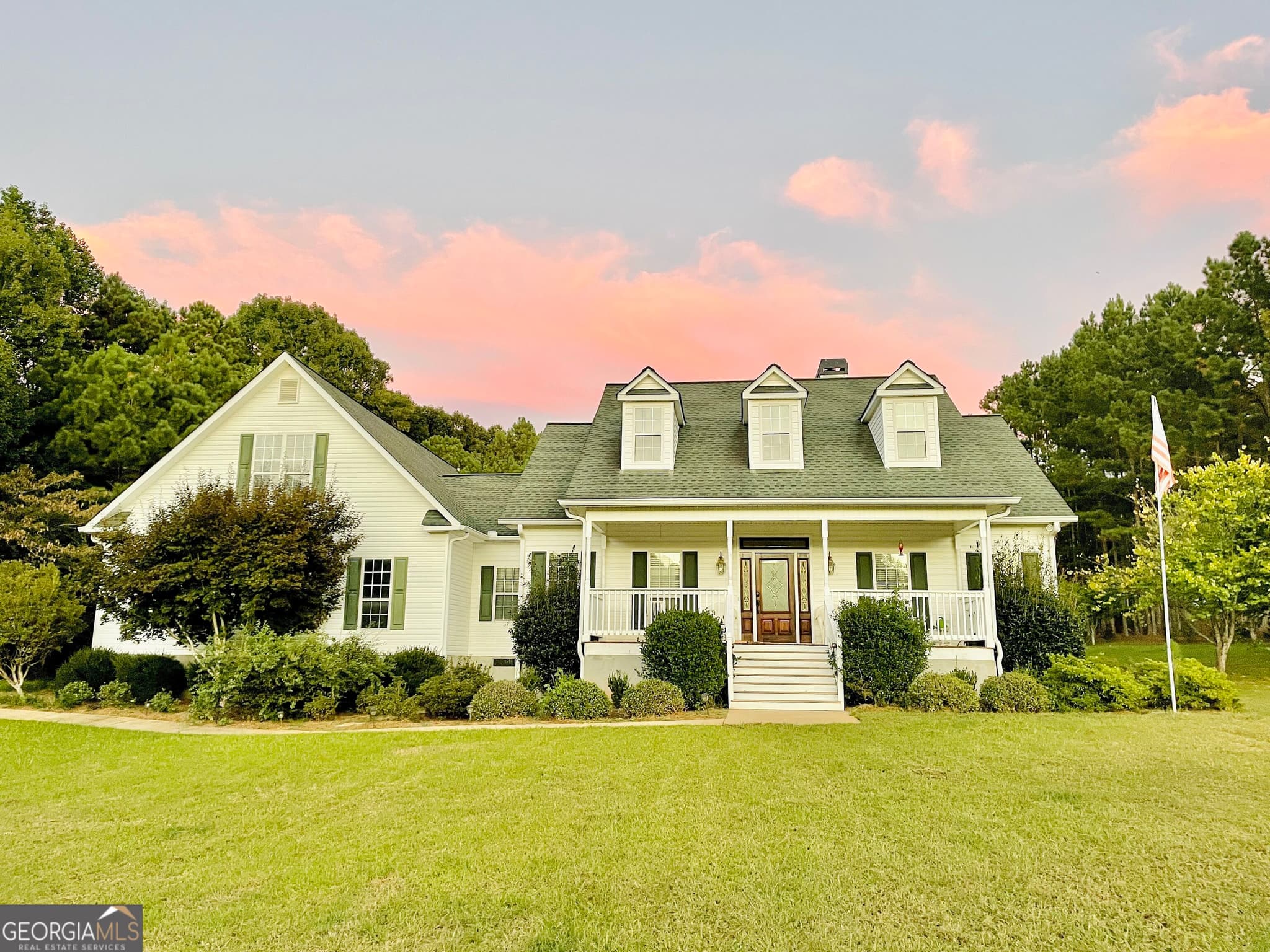 4 bedroom, 3.5 bathroom single family residence for sale at 306 Hutchinson Farms Road, Griffin, GA 30224 — photo 2