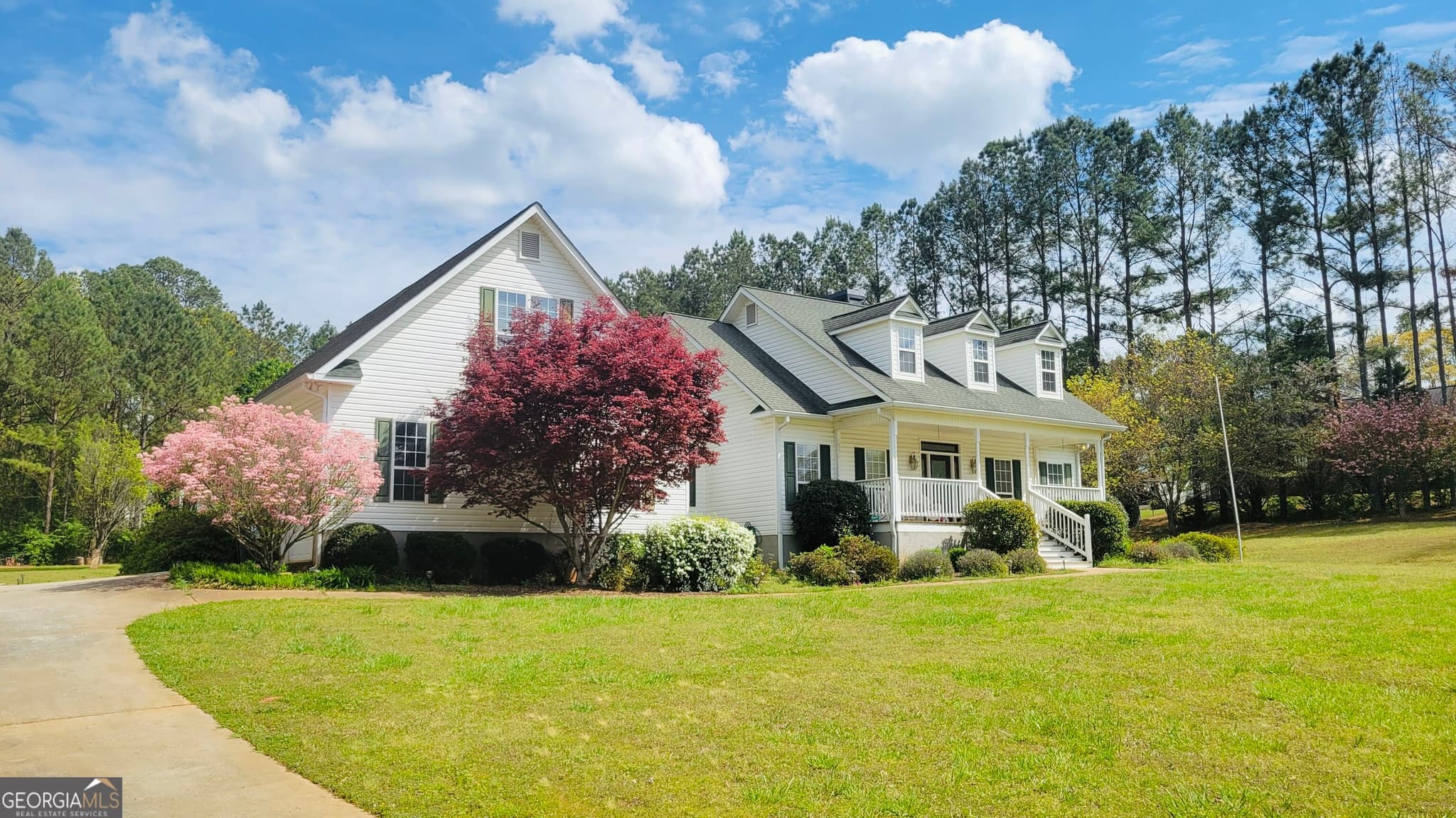 4 bedroom, 3.5 bathroom single family residence for sale at 306 Hutchinson Farms Road, Griffin, GA 30224 — photo 3