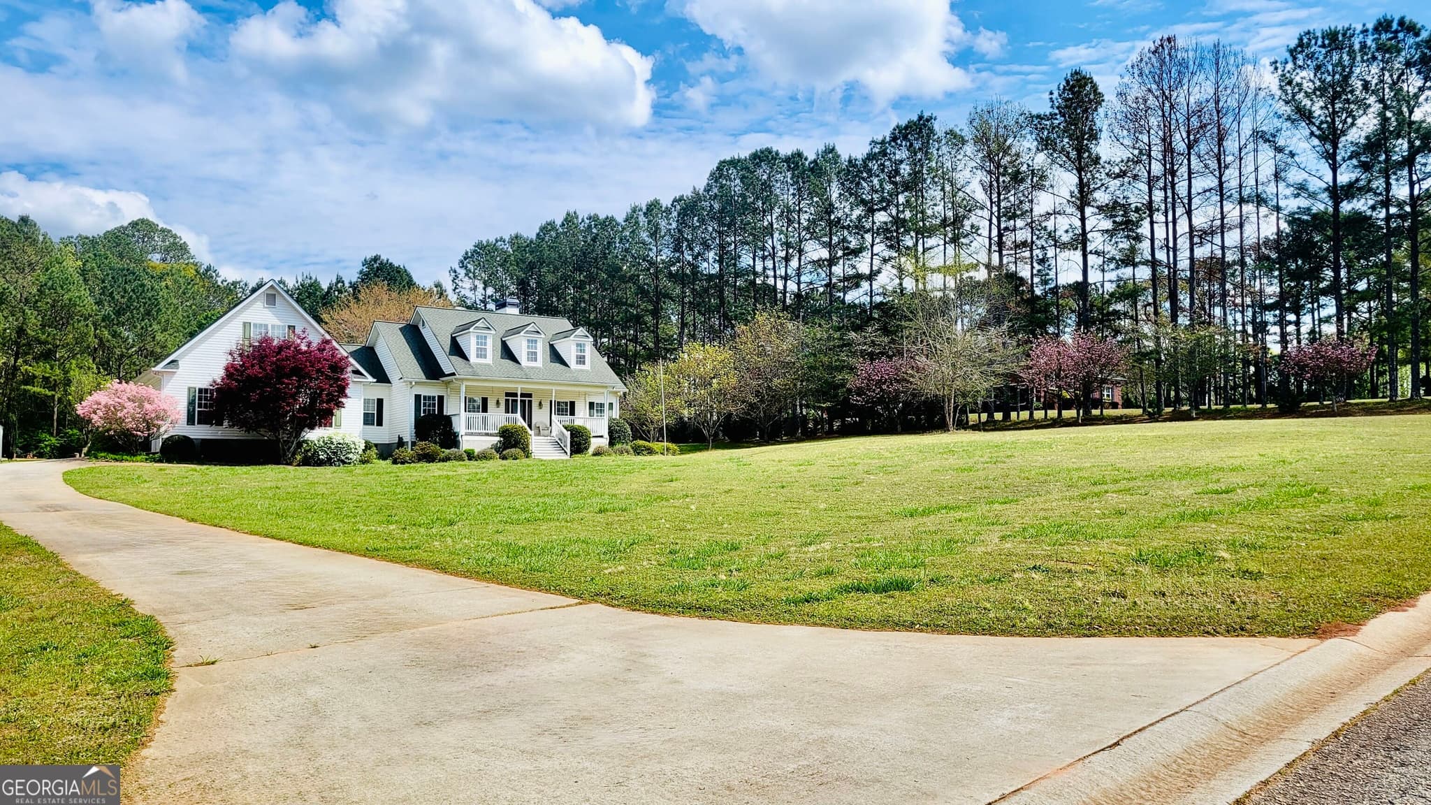 4 bedroom, 3.5 bathroom single family residence for sale at 306 Hutchinson Farms Road, Griffin, GA 30224 — photo 5