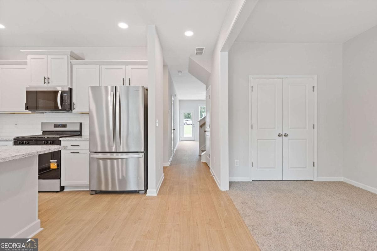 3 bedroom, 2.5 bathroom, 1,762 sq ft townhouse for sale at 383 Summerville Lane 10, Athens, GA 30606 — photo 2