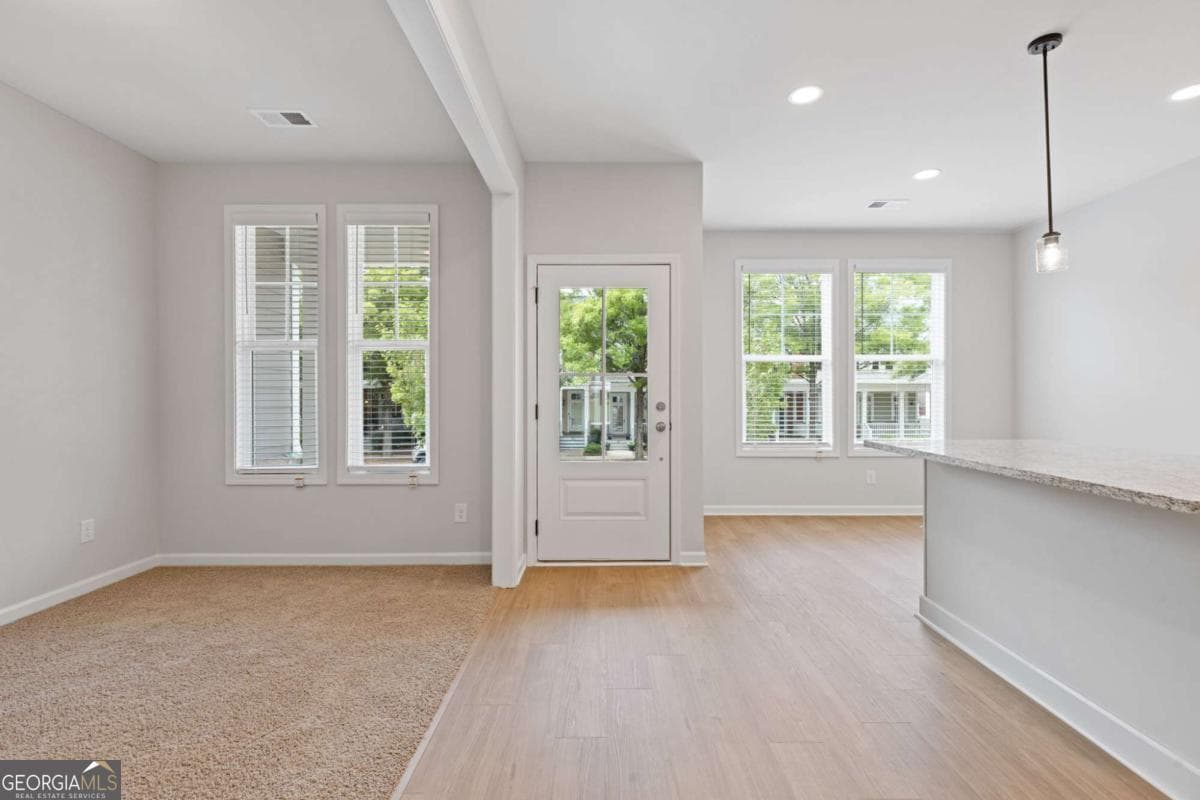 3 bedroom, 2.5 bathroom, 1,762 sq ft townhouse for sale at 383 Summerville Lane 10, Athens, GA 30606 — photo 3