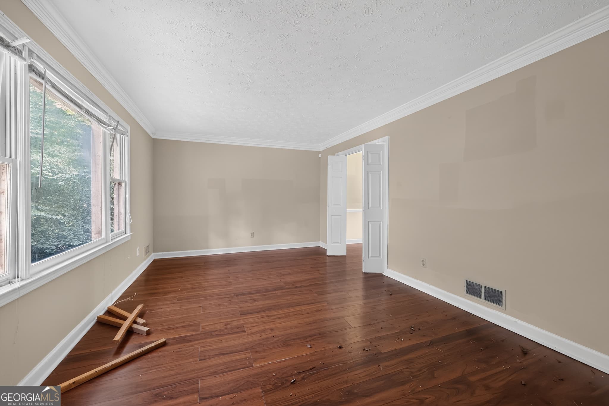 4 bedroom, 3 bathroom, 2,272 sq ft single family residence for sale at 575 Oak Springs Drive, Lawrenceville, GA 30043 — photo 7