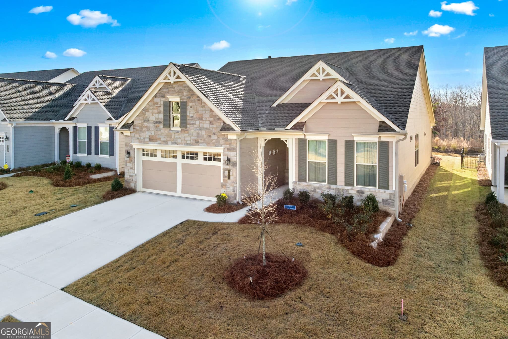 2 bedroom, 2 bathroom, 2,027 sq ft single family residence for sale at 321 Bear Way, Hoschton, GA 30548 — photo 2