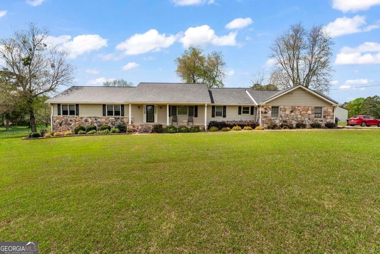 3 bedroom, 3 bathroom, 3,000 sq ft farm for sale at 161 Minter Drive, Hampton, GA 30228 — photo 2