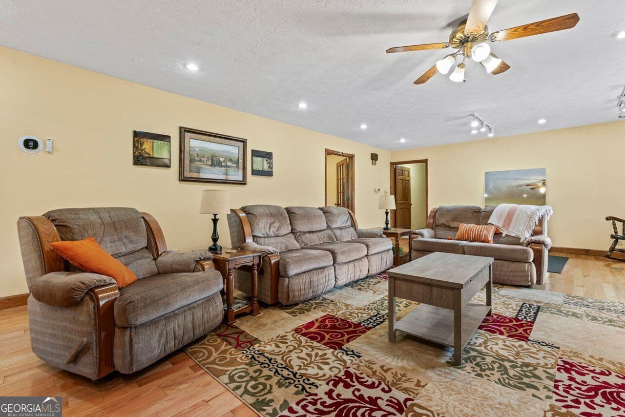 3 bedroom, 3 bathroom, 3,000 sq ft farm for sale at 161 Minter Drive, Hampton, GA 30228 — photo 10