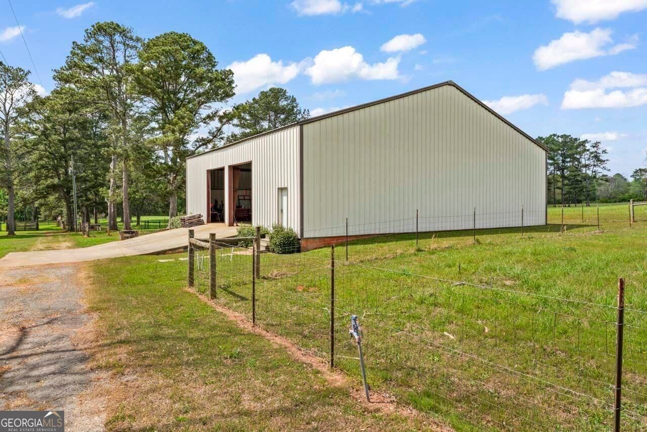 3 bedroom, 3 bathroom, 3,000 sq ft farm for sale at 161 Minter Drive, Hampton, GA 30228 — photo 4