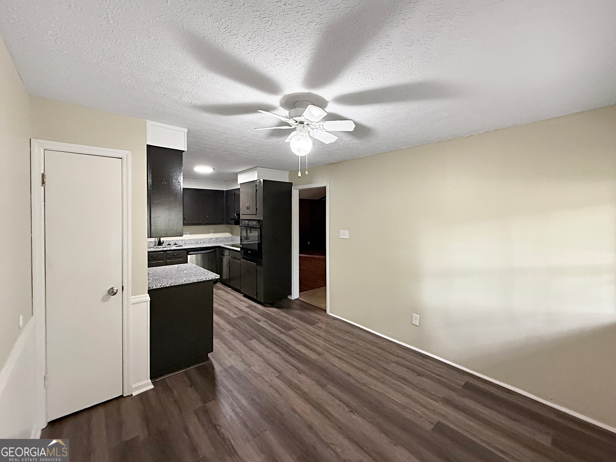 3 bedroom, 2 bathroom, 1,632 sq ft single family residence under contract at 209 Scarborough Road, Centerville, GA 31028 — photo 6