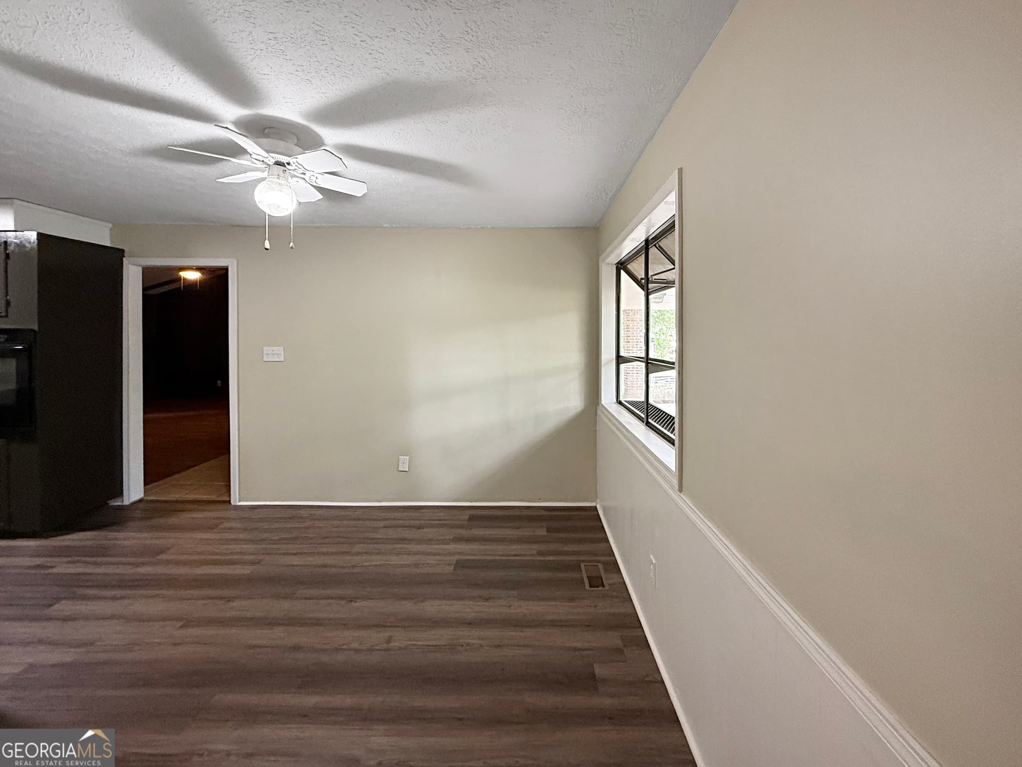 3 bedroom, 2 bathroom, 1,632 sq ft single family residence under contract at 209 Scarborough Road, Centerville, GA 31028 — photo 5