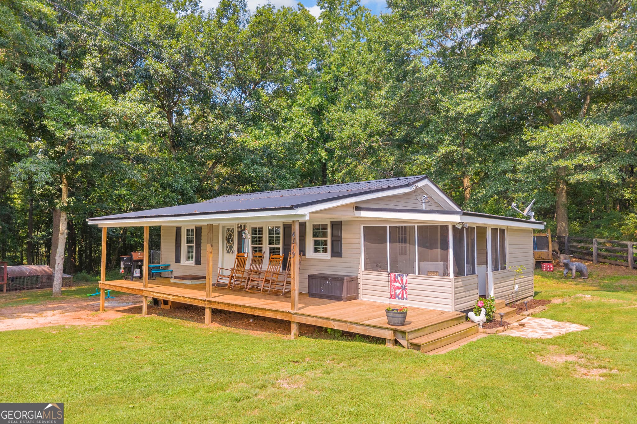 2 bedroom, 1 bathroom, 728 sq ft single family residence for sale at 4119 Highway 106, Danielsville, GA 30633 — photo 4