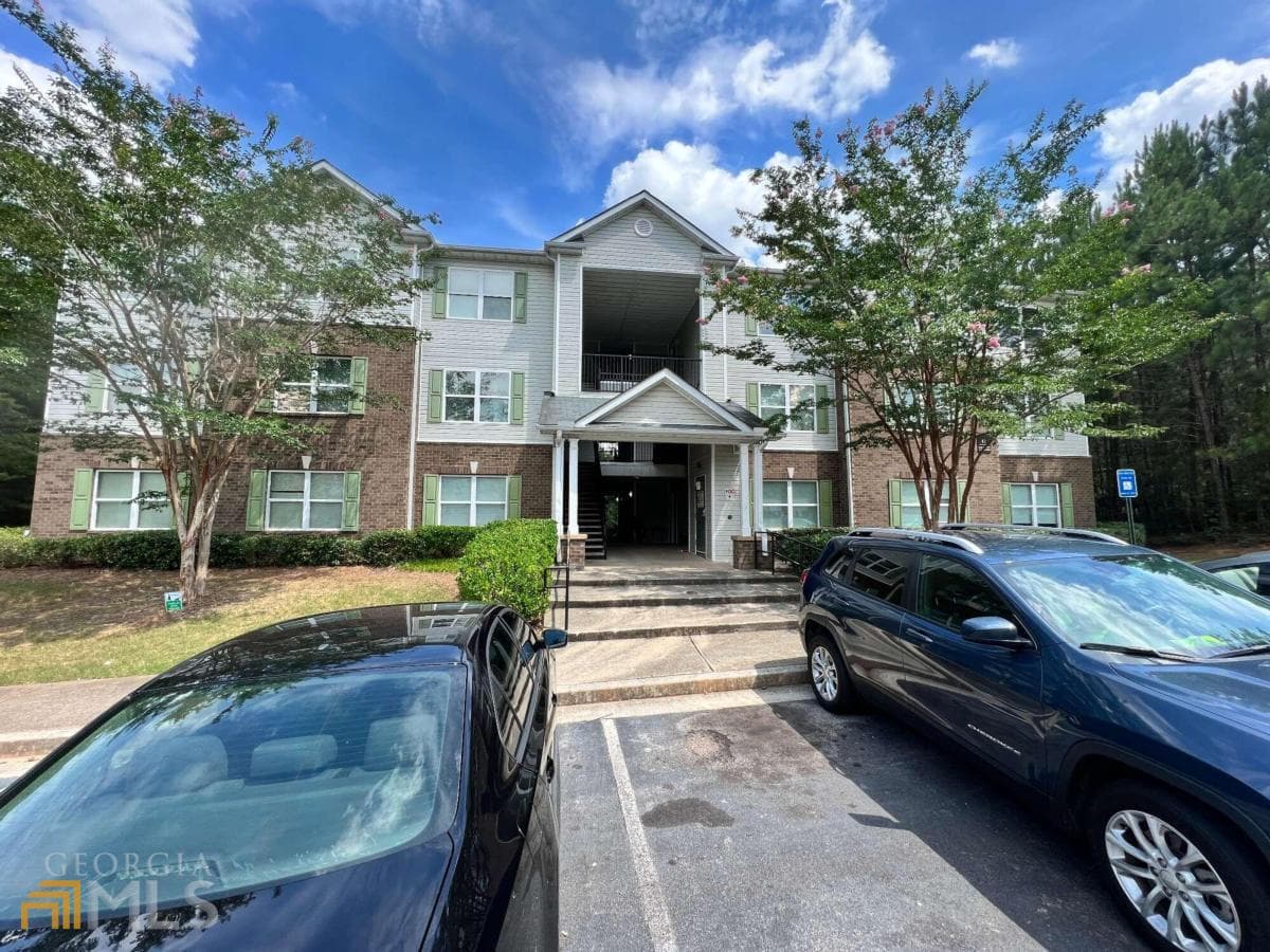 3 bedroom, 2 bathroom, 1,292 sq ft condominium for rent at 13101 Fairington Ridge Circle 101, Lithonia, GA 30038 for $1,450 a month — photo 1 of 28