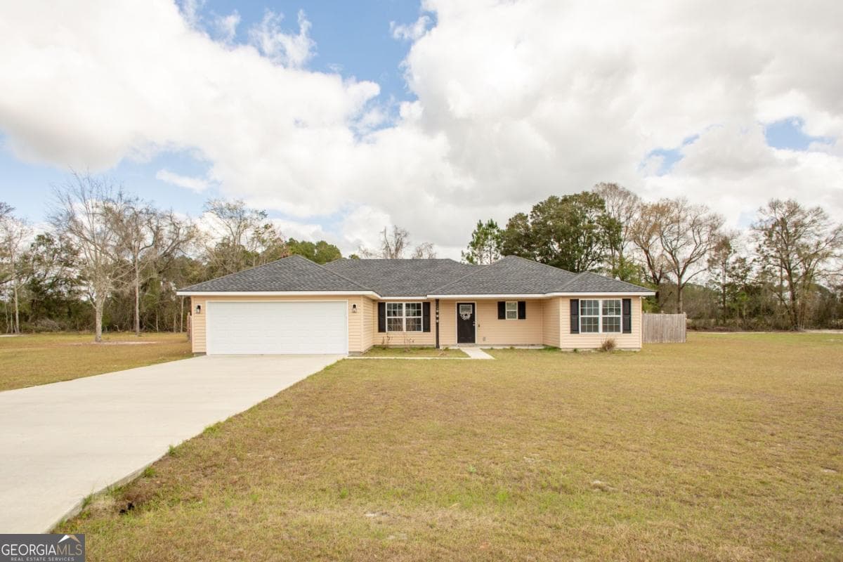 3 bedroom, 2 bathroom, 1,620 sq ft single family residence for sale at 4758 Otter Creek Circle, Blackshear, GA 31516 — photo 2