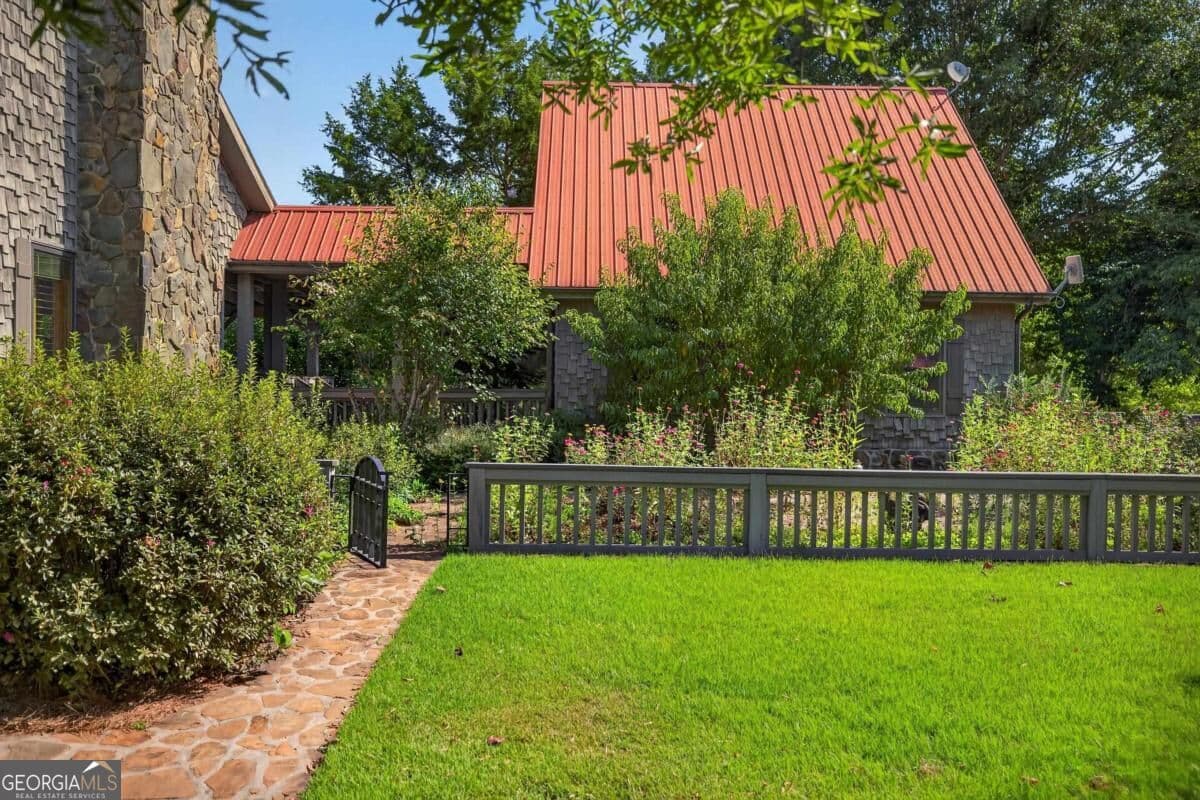5 bedroom, 4 bathroom, 3,238 sq ft single family residence for sale at 5231 Sandy Creek Road, Madison, GA 30650 — photo 3