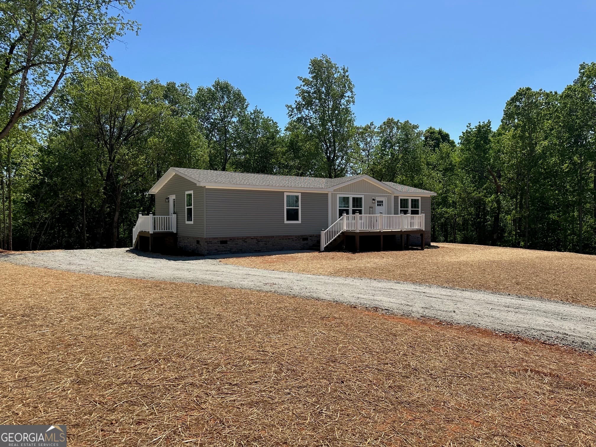3 bedroom, 2 bathroom, 1,475 sq ft manufactured home,single family residence under contract at 2820 Hollywood Church Road, Clarkesville, GA 30523 — photo 7