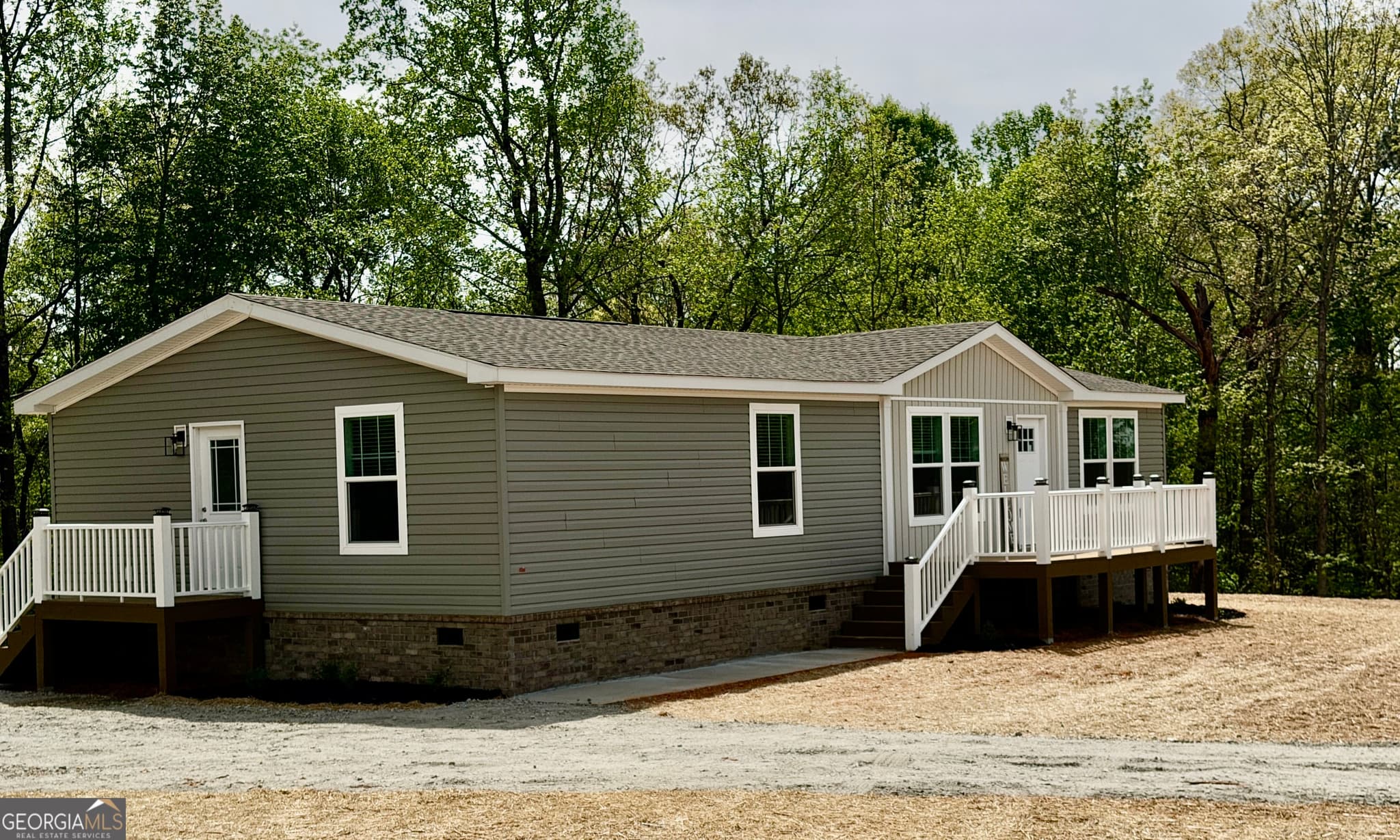 3 bedroom, 2 bathroom, 1,475 sq ft manufactured home,single family residence under contract at 2820 Hollywood Church Road, Clarkesville, GA 30523 — photo 5