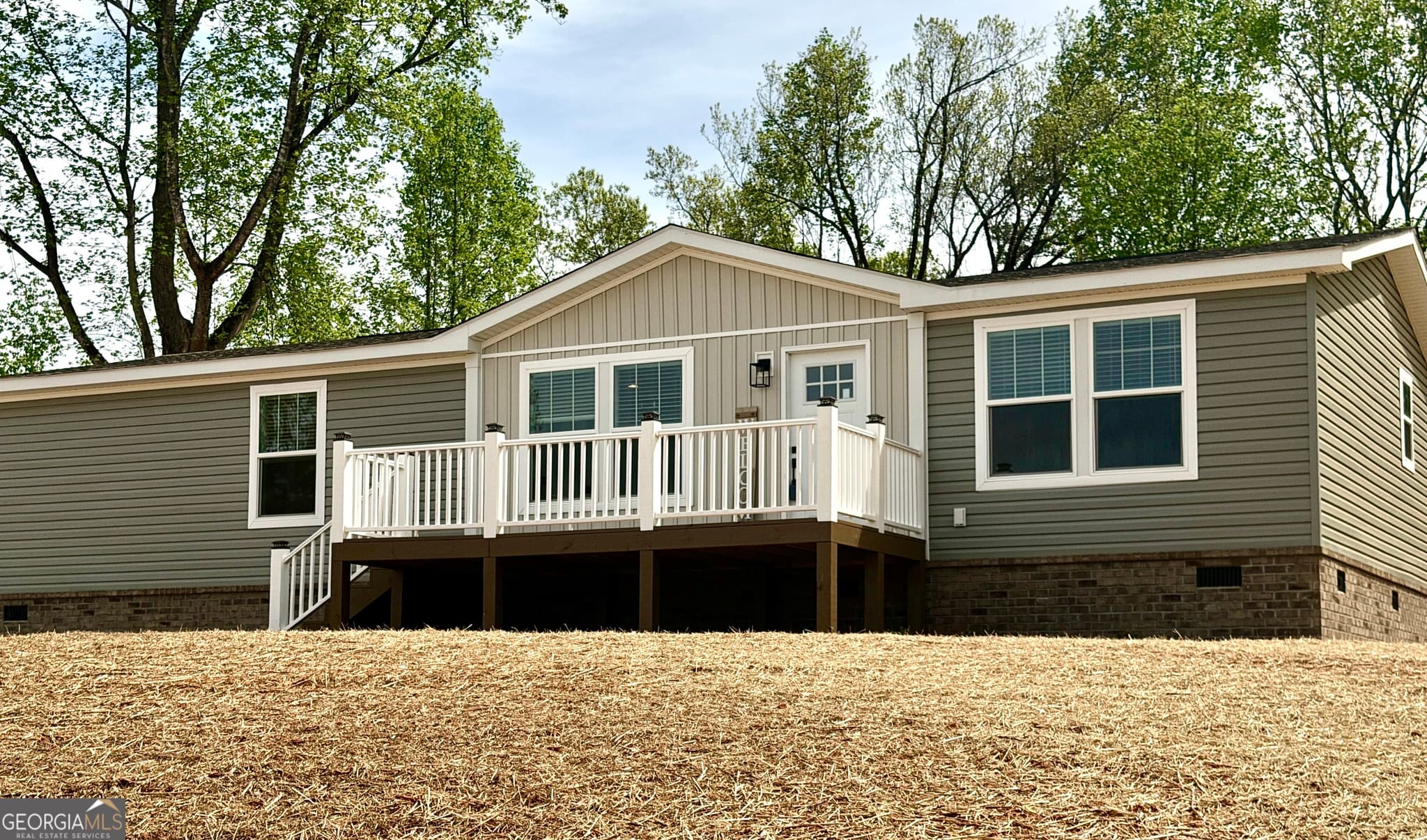 3 bedroom, 2 bathroom, 1,475 sq ft manufactured home,single family residence under contract at 2820 Hollywood Church Road, Clarkesville, GA 30523 — photo 4