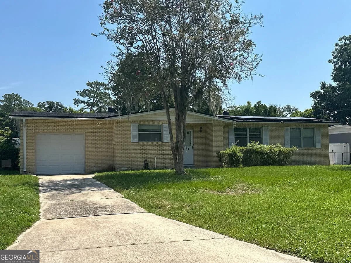 3 bedroom, 1 bathroom, 1,217 sq ft single family residence for sale at 1119 Gunka Road, Jacksonville, FL 32216