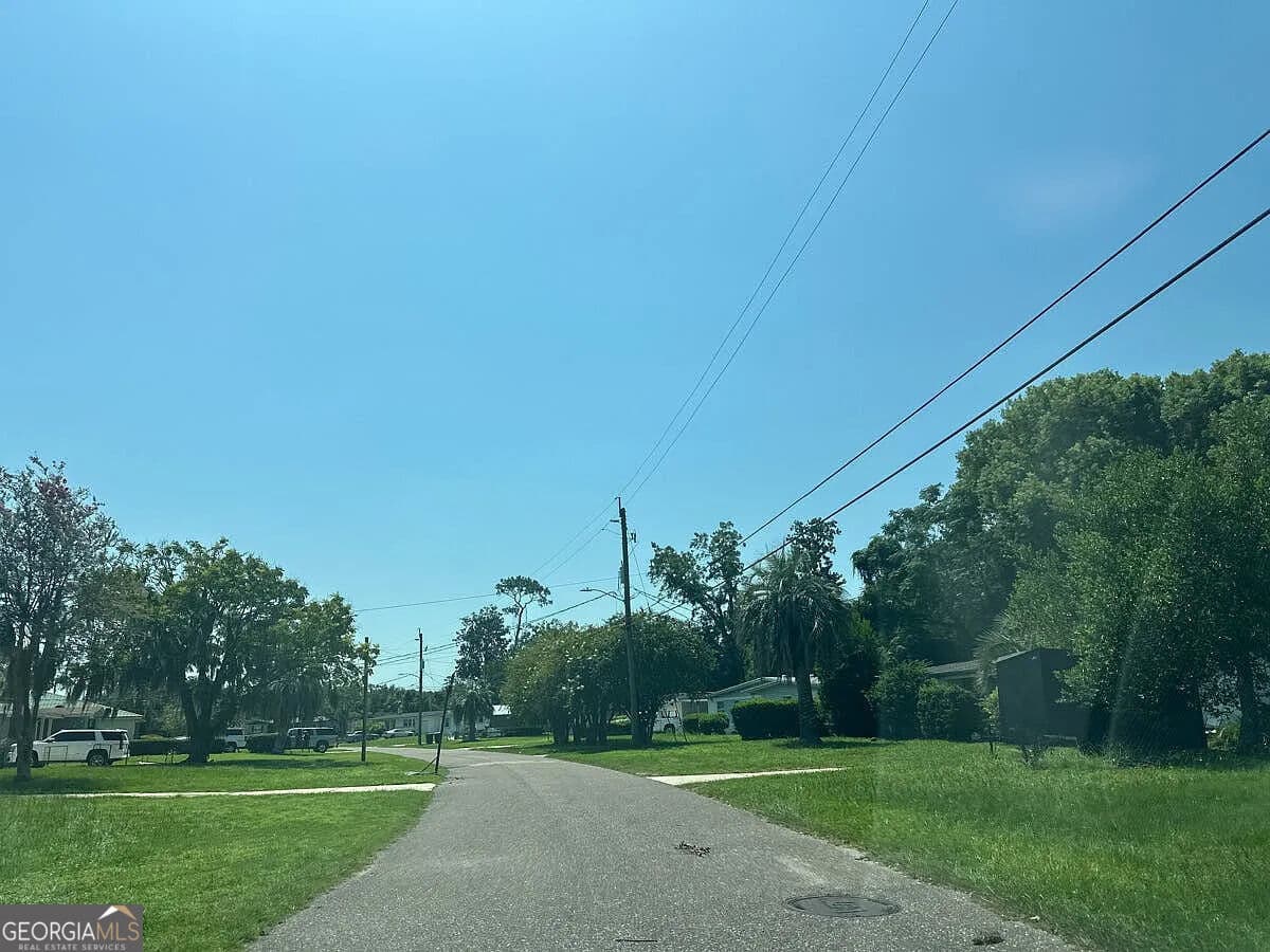 3 bedroom, 1 bathroom, 1,217 sq ft single family residence for sale at 1119 Gunka Road, Jacksonville, FL 32216 — photo 5