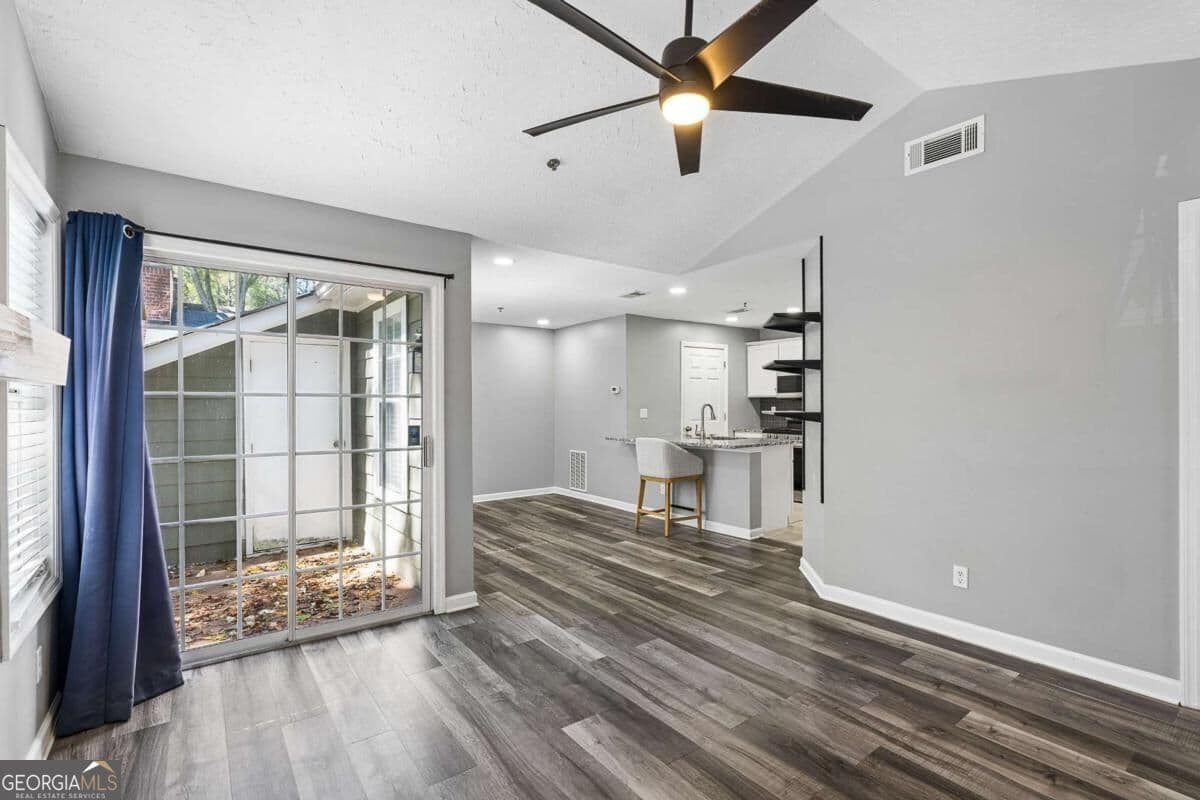 1 bedroom, 1 bathroom, 785 sq ft condominium for sale at 2178 River Heights Court, Marietta, GA 30067 — photo 8