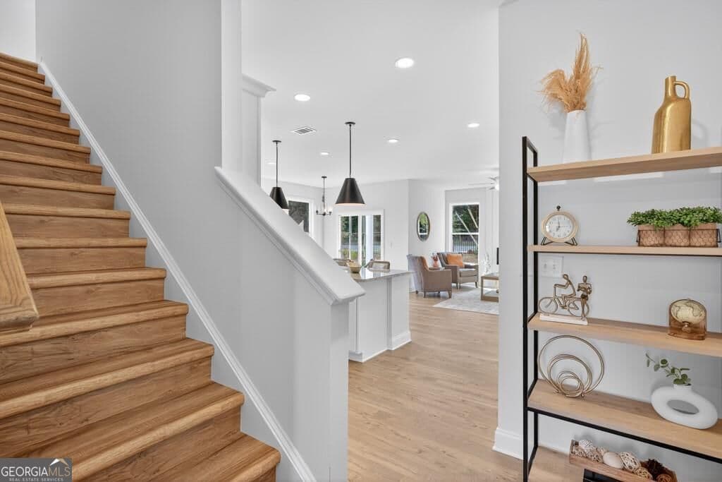 3 bedroom, 2.5 bathroom, 1,829 sq ft townhouse for sale at 135 Windsor Park Court, Jefferson, GA 30549 — photo 2
