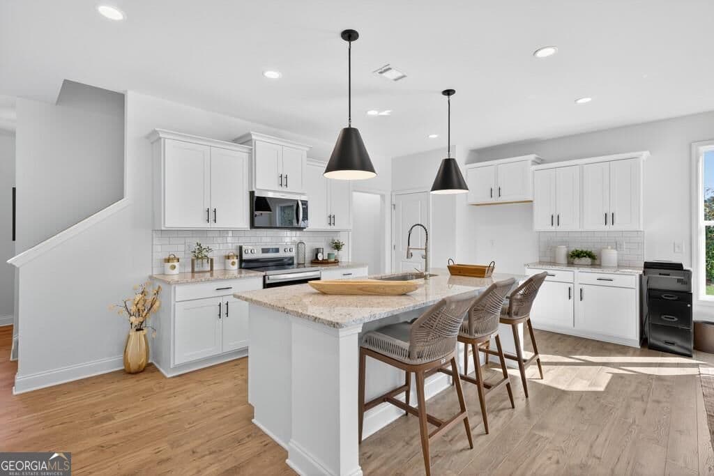 3 bedroom, 2.5 bathroom, 1,829 sq ft townhouse for sale at 135 Windsor Park Court, Jefferson, GA 30549 — photo 9