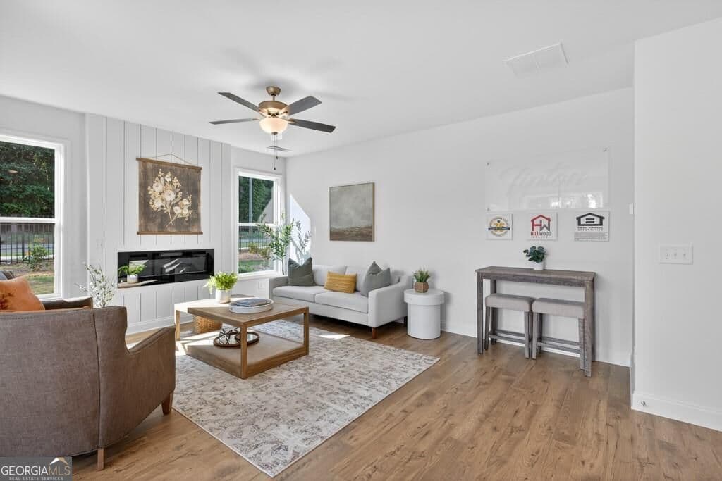 3 bedroom, 2.5 bathroom, 1,829 sq ft townhouse for sale at 135 Windsor Park Court, Jefferson, GA 30549 — photo 4