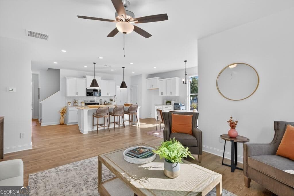 3 bedroom, 2.5 bathroom, 1,829 sq ft townhouse for sale at 135 Windsor Park Court, Jefferson, GA 30549 — photo 8
