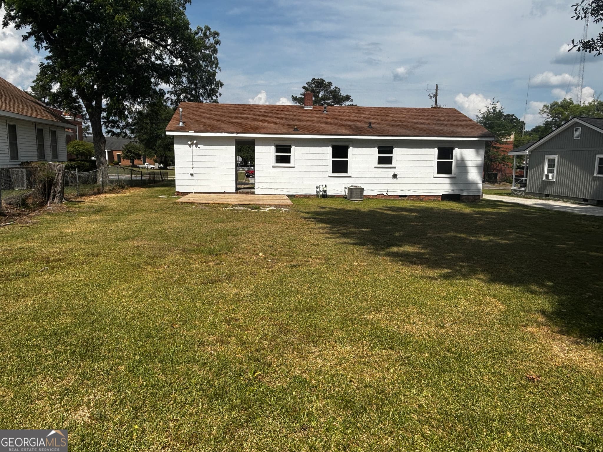 2 bedroom, 1 bathroom, 945 sq ft single family residence for sale at 311 Church Street, Thomson, GA 30824 — photo 2