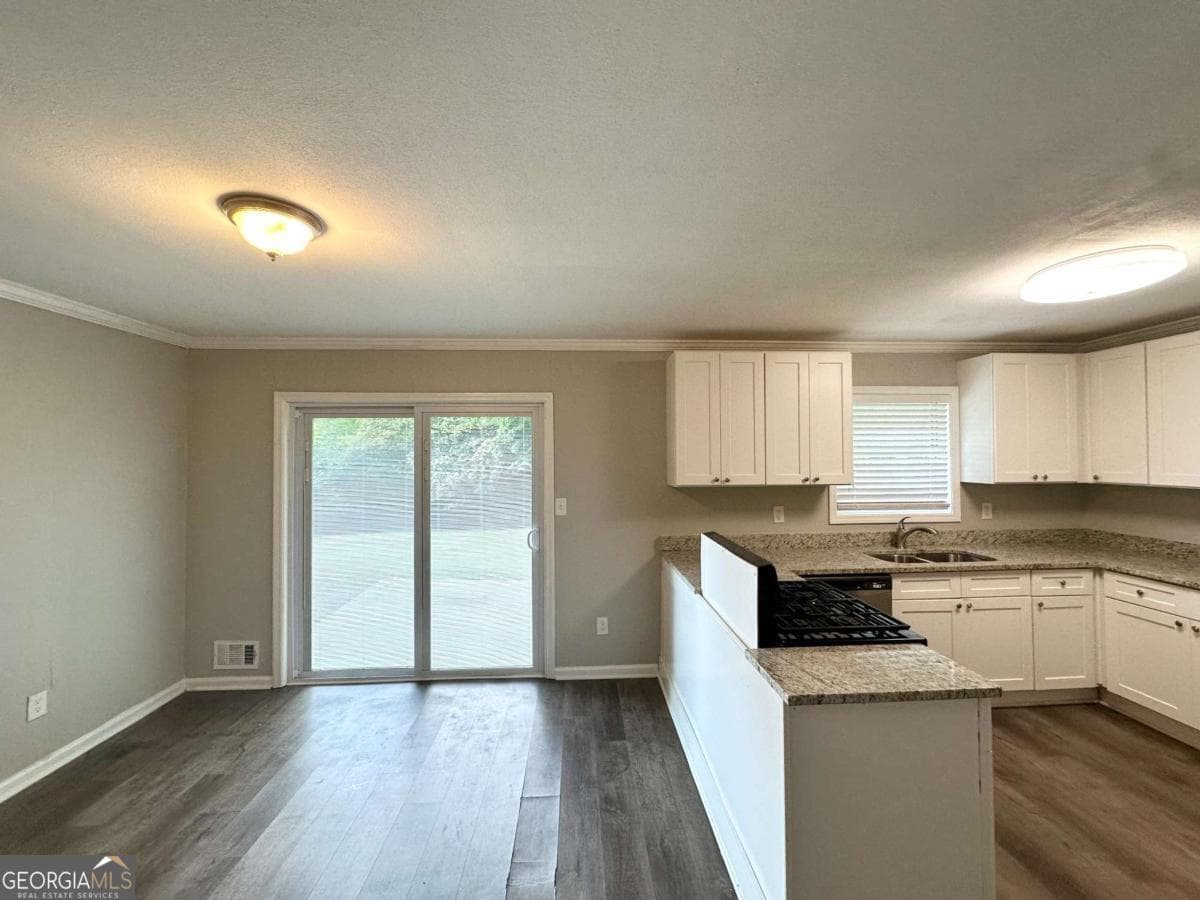 4 bedroom, 2 bathroom, 1,300 sq ft single family residence for sale at 3948 Regent Street, Douglasville, GA 30134 — photo 3