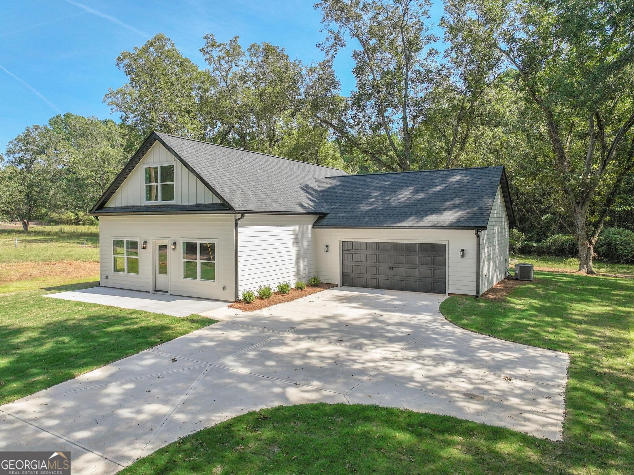 3 bedroom, 3 bathroom, 1,725 sq ft single family residence for sale at 106 Little Street, Williamson, GA 30292 — photo 1 of 36
