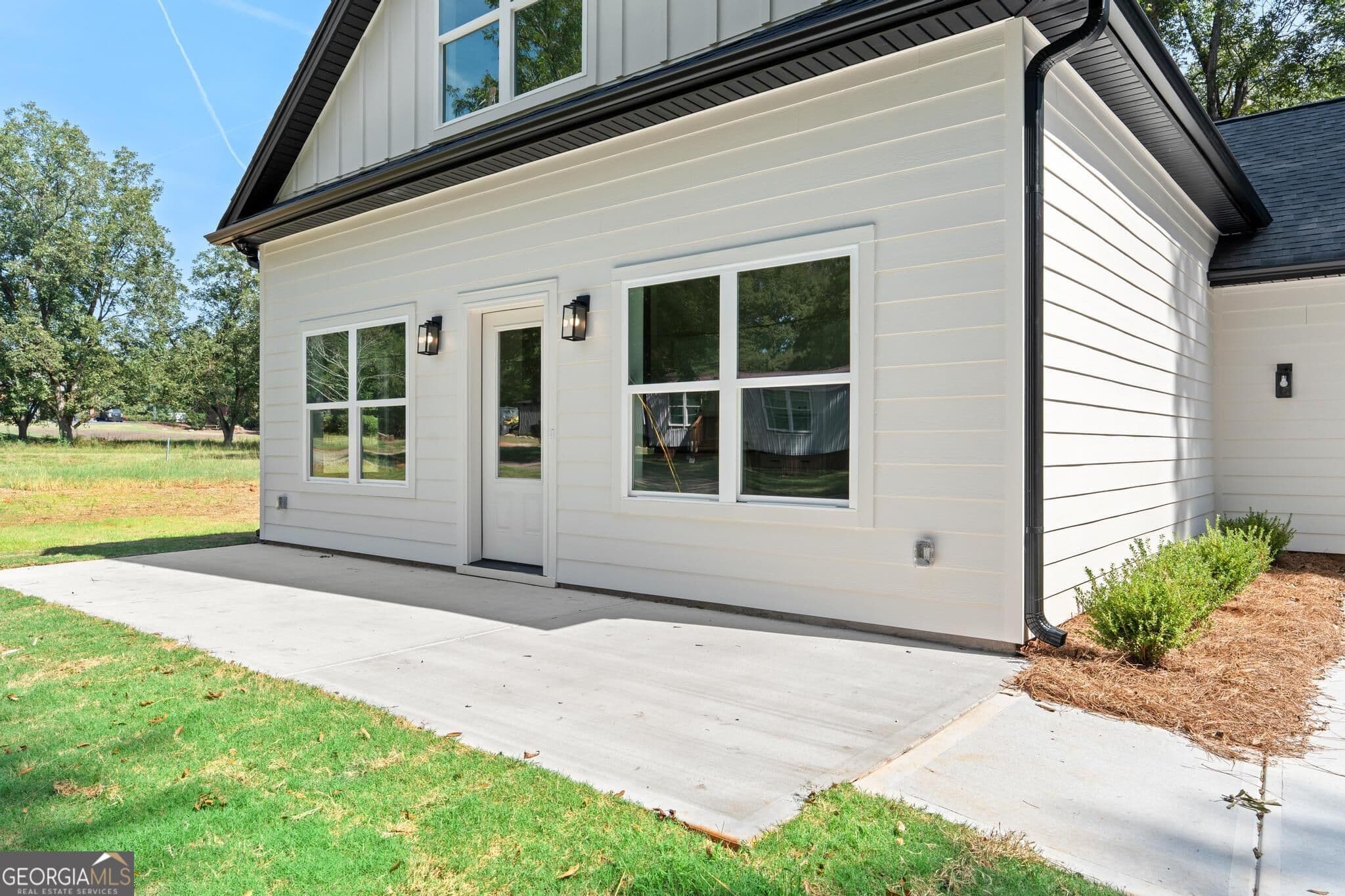 3 bedroom, 3 bathroom, 1,725 sq ft single family residence for sale at 106 Little Street, Williamson, GA 30292 — photo 4