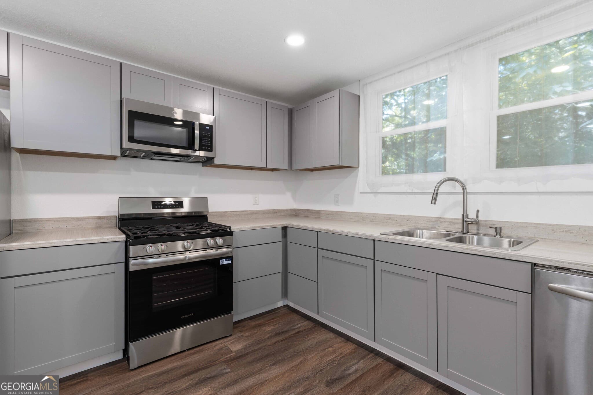 2 bedroom, 2 bathroom, 1,111 sq ft single family residence for sale at 2910 Bradley Circle, Columbus, GA 31904 — photo 7