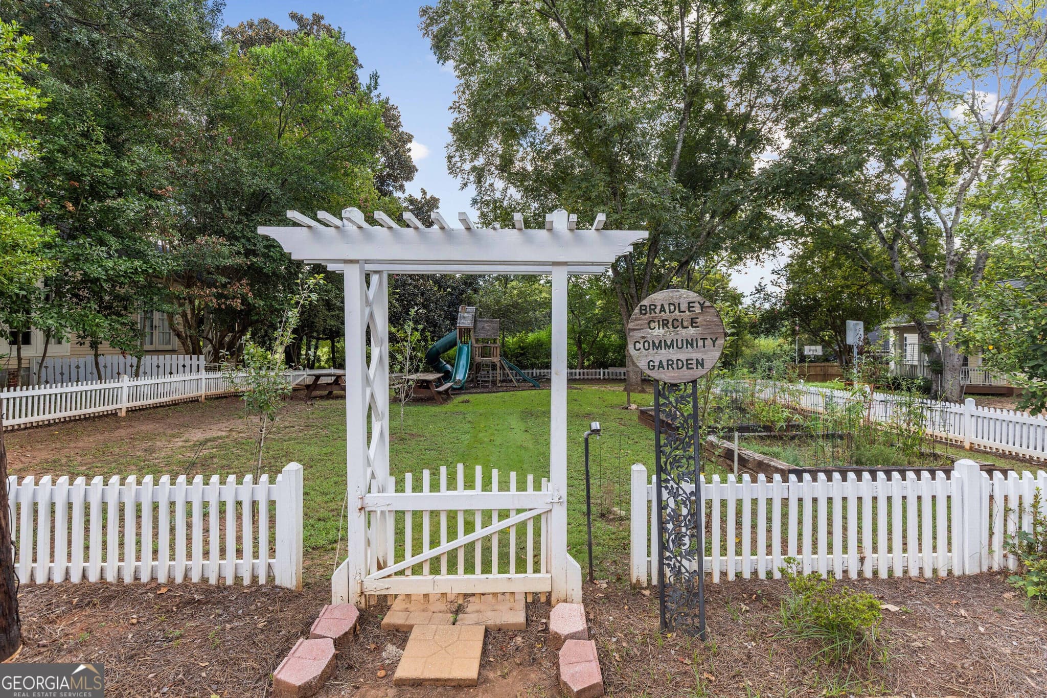 2 bedroom, 2 bathroom, 1,111 sq ft single family residence for sale at 2910 Bradley Circle, Columbus, GA 31904 — photo 3