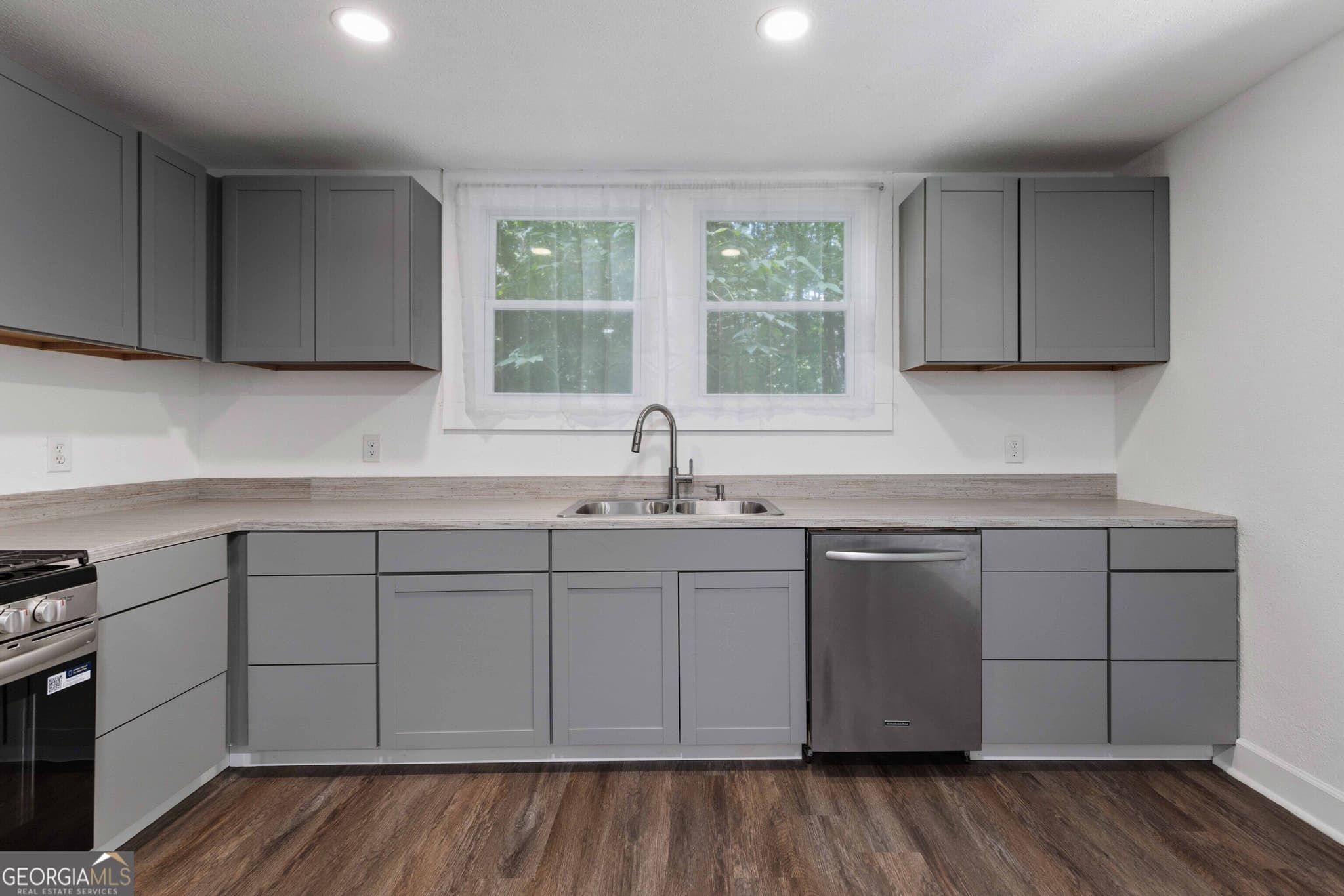 2 bedroom, 2 bathroom, 1,111 sq ft single family residence for sale at 2910 Bradley Circle, Columbus, GA 31904 — photo 5
