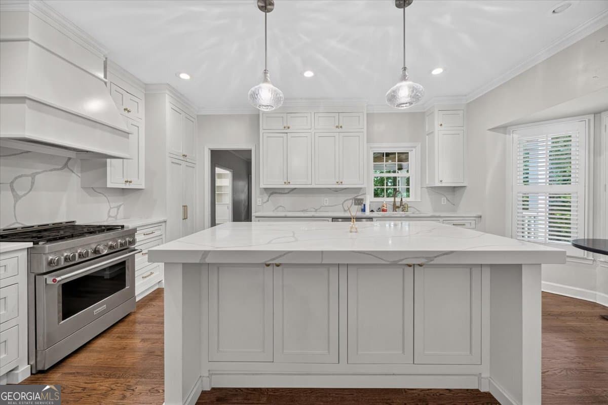 3 bedroom, 2.5 bathroom, 2,770 sq ft single family residence for sale at 4962 Wellington Drive, Macon, GA 31210 — photo 3