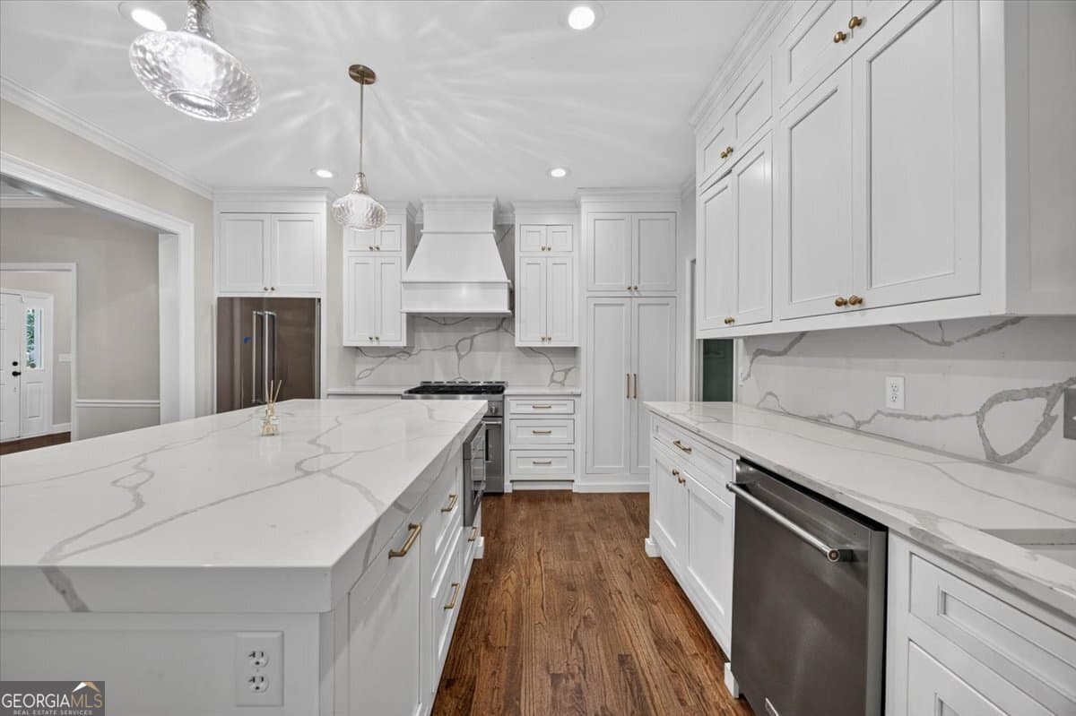3 bedroom, 2.5 bathroom, 2,770 sq ft single family residence for sale at 4962 Wellington Drive, Macon, GA 31210 — photo 4