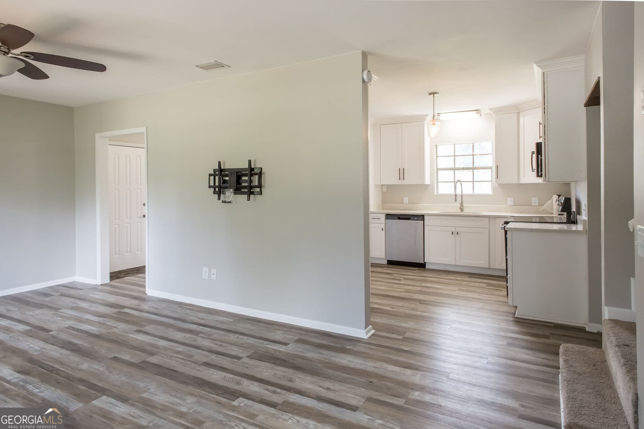 3 bedroom, 2 bathroom, 1,776 sq ft single family residence for sale at 9890 Central Avenue, Waycross, GA 31503 — photo 6