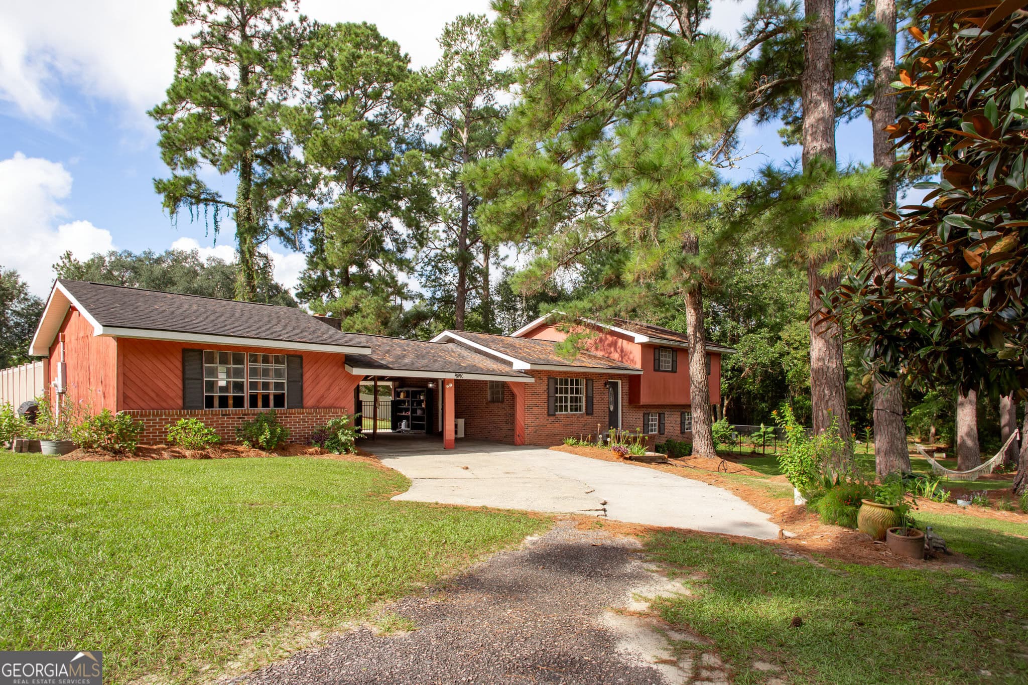 3 bedroom, 2 bathroom, 1,776 sq ft single family residence for sale at 9890 Central Avenue, Waycross, GA 31503