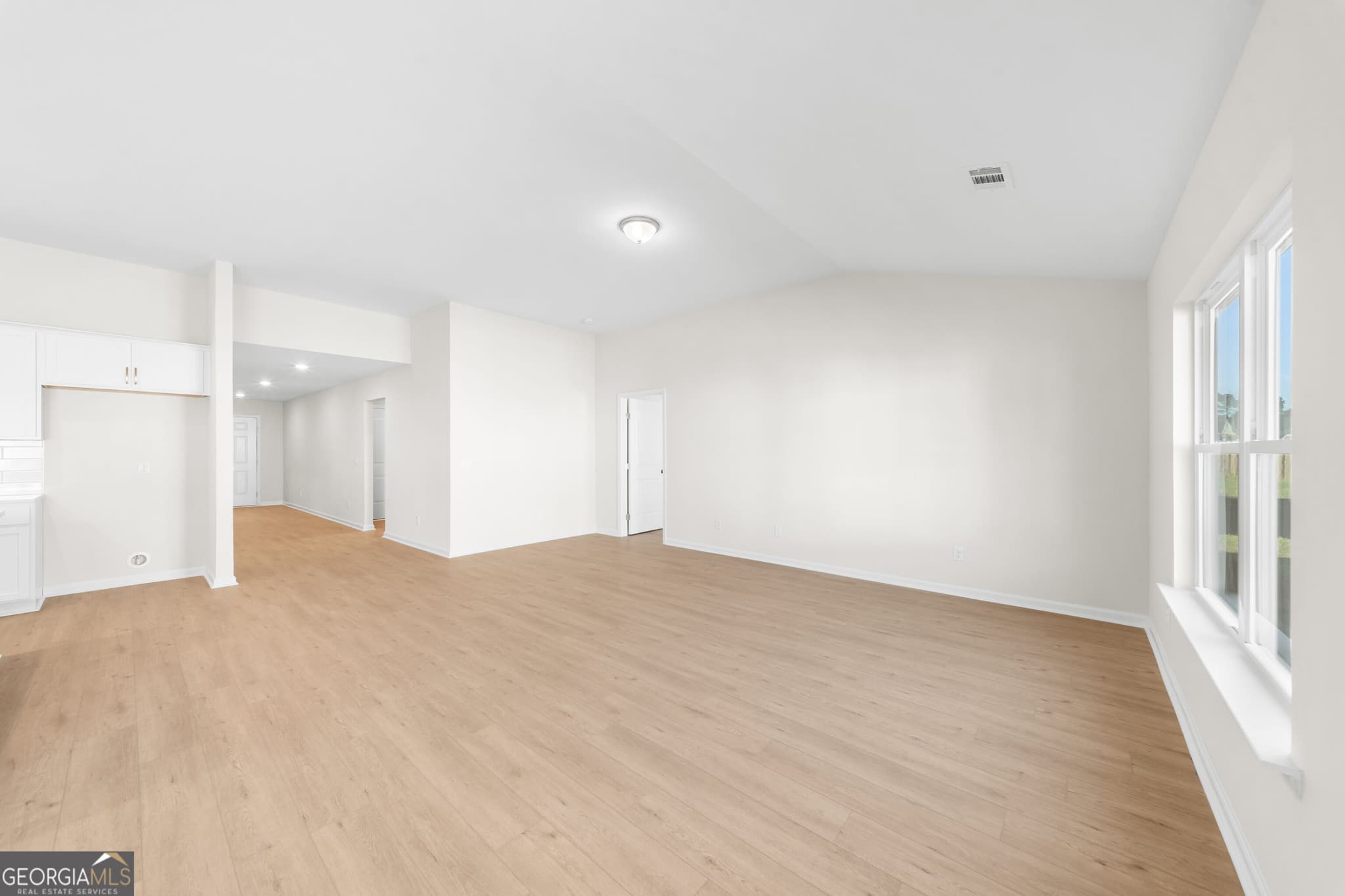 3 bedroom, 2 bathroom, 1,733 sq ft single family residence for sale at 321 Silver Fox Drive, St. Marys, GA 31558 — photo 5
