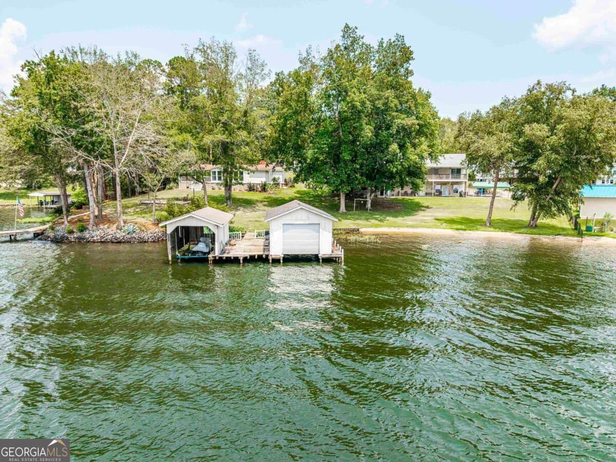 5 bedroom, 3 bathroom, 3,952 sq ft single family residence for sale at 304B Cold Branch Road, Eatonton, GA 31024 — photo 2