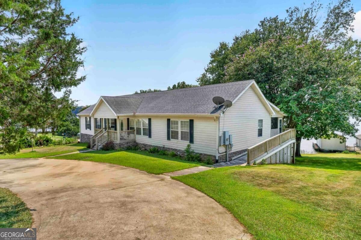 5 bedroom, 3 bathroom, 3,952 sq ft single family residence for sale at 304B Cold Branch Road, Eatonton, GA 31024 — photo 5