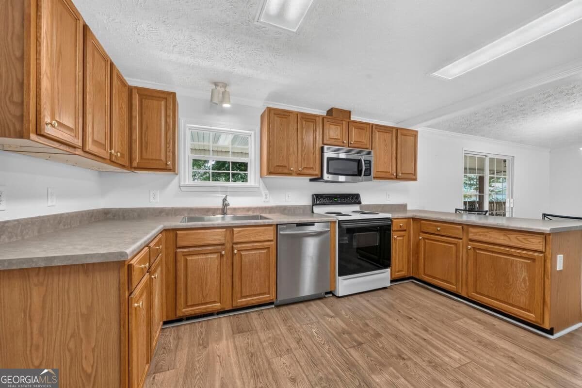 5 bedroom, 3 bathroom, 3,952 sq ft single family residence for sale at 304B Cold Branch Road, Eatonton, GA 31024 — photo 9