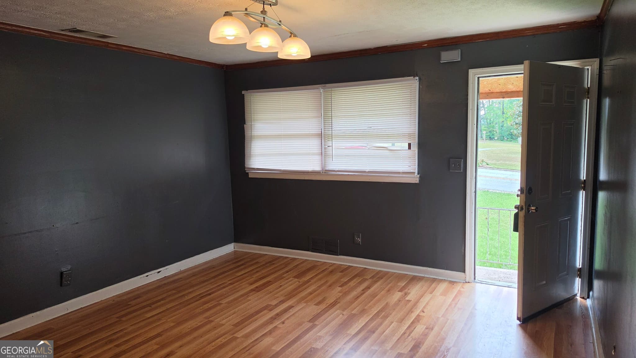 3 bedroom, 1.5 bathroom, 1,375 sq ft single family residence for sale at 632 Pineridge Drive, Forest Park, GA 30297 — photo 2