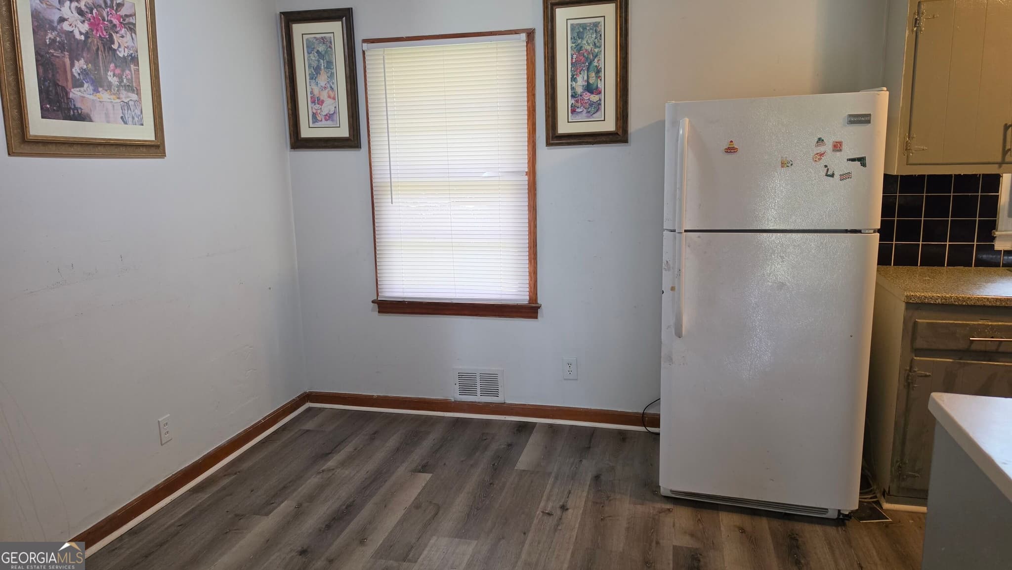 3 bedroom, 1.5 bathroom, 1,375 sq ft single family residence for sale at 632 Pineridge Drive, Forest Park, GA 30297 — photo 3