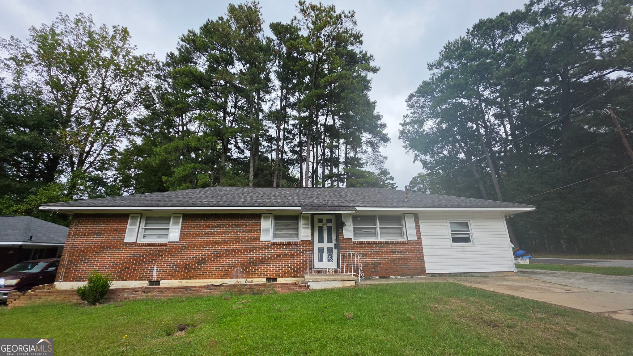 3 bedroom, 1.5 bathroom, 1,375 sq ft single family residence for sale at 632 Pineridge Drive, Forest Park, GA 30297