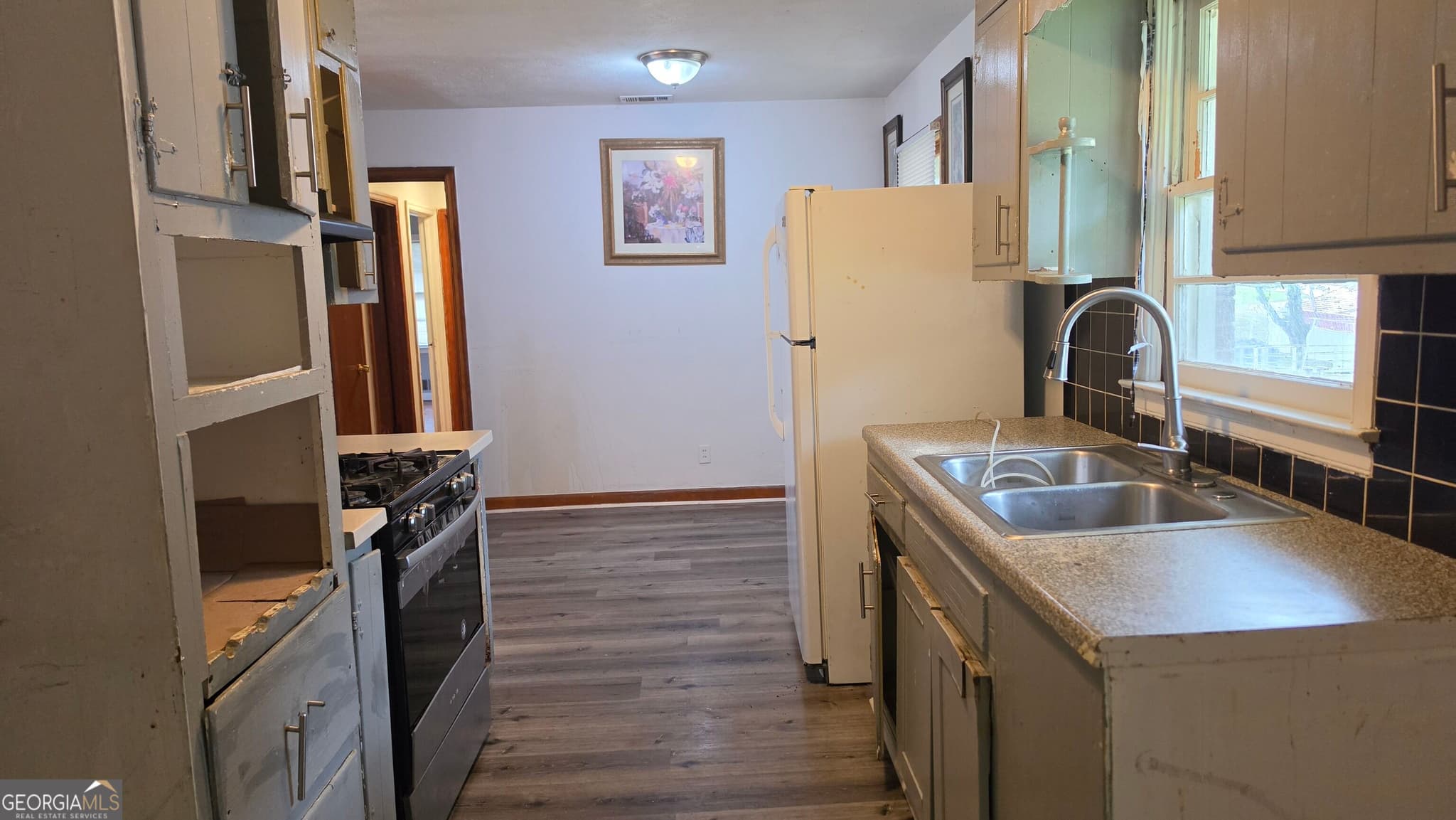3 bedroom, 1.5 bathroom, 1,375 sq ft single family residence for sale at 632 Pineridge Drive, Forest Park, GA 30297 — photo 5