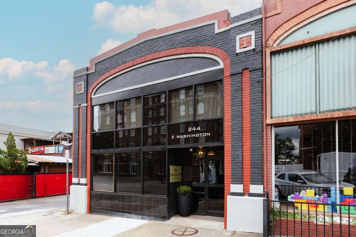 2 bedroom, 1 bathroom, 830 sq ft loft,condominium for sale at 244 Washington Street 150, Athens, GA 30601