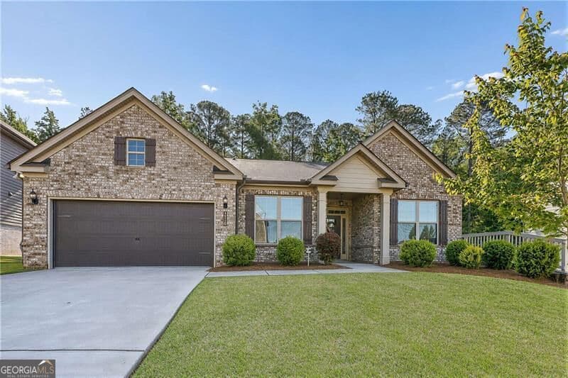 3 bedroom, 2.5 bathroom, 2,948 sq ft single family residence for sale at 1810 Geranium Lane, Cumming, GA 30040