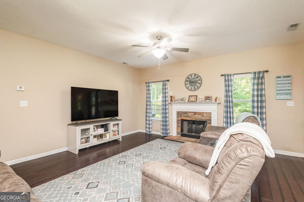 4 bedroom, 3 bathroom, 2,396 sq ft single family residence for sale at 178 Brandish Drive, Newnan, GA 30263 — photo 7